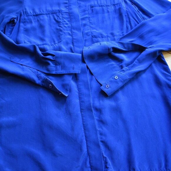 Vince 100% silk Blouse Size 2 Navy - Picture 7 of 10